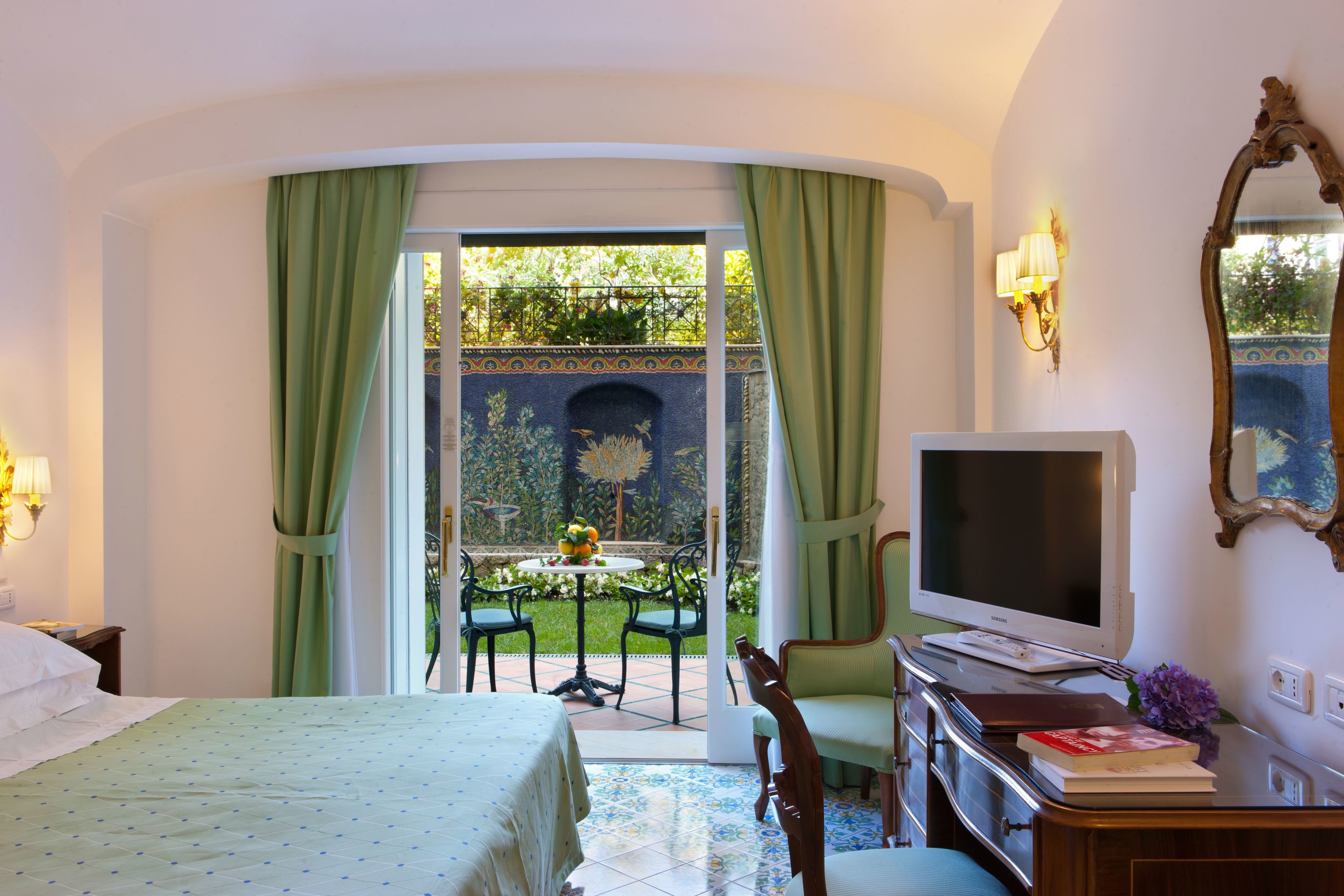 inactive | hypo-allergenic bedding, memory-foam beds, minibar, in-room safe