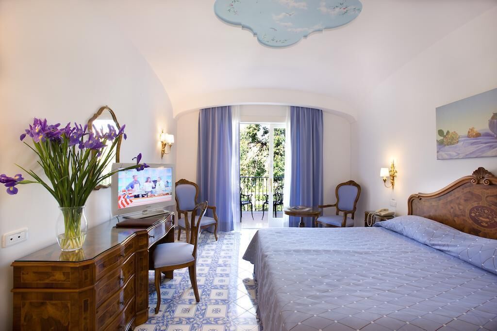 Hypo-allergenic bedding, memory foam beds, minibar, in-room safe