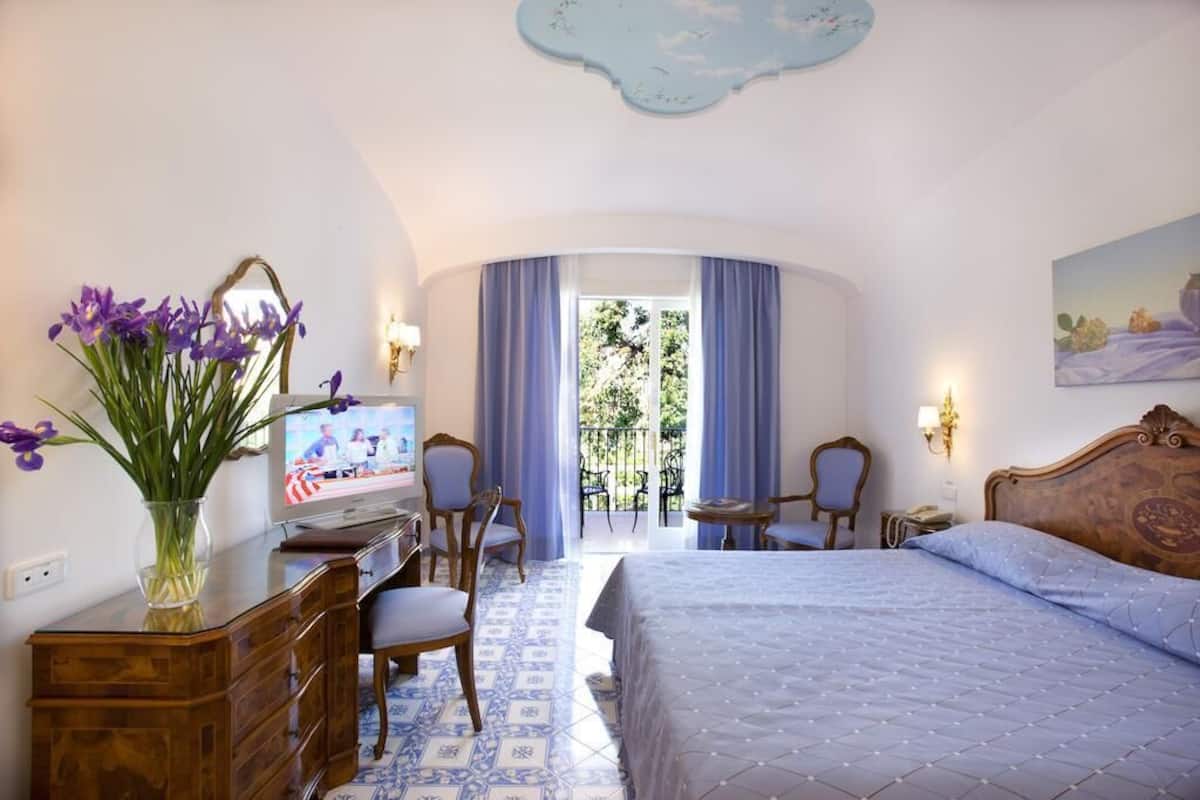 Hypo-allergenic bedding, memory foam beds, minibar, in-room safe