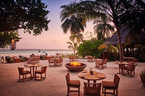 3 restaurants; breakfast, lunch, and dinner served - Constance Halaveli (Halaveli)