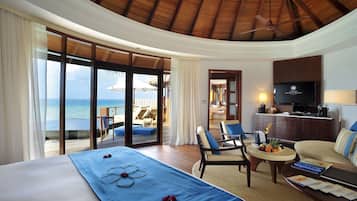 Minibar, in-room safe, desk, blackout curtains