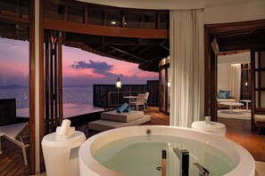 Villa (Water) | Salle de bain | Baignoire et douche séparées, articles de toilette écologiques