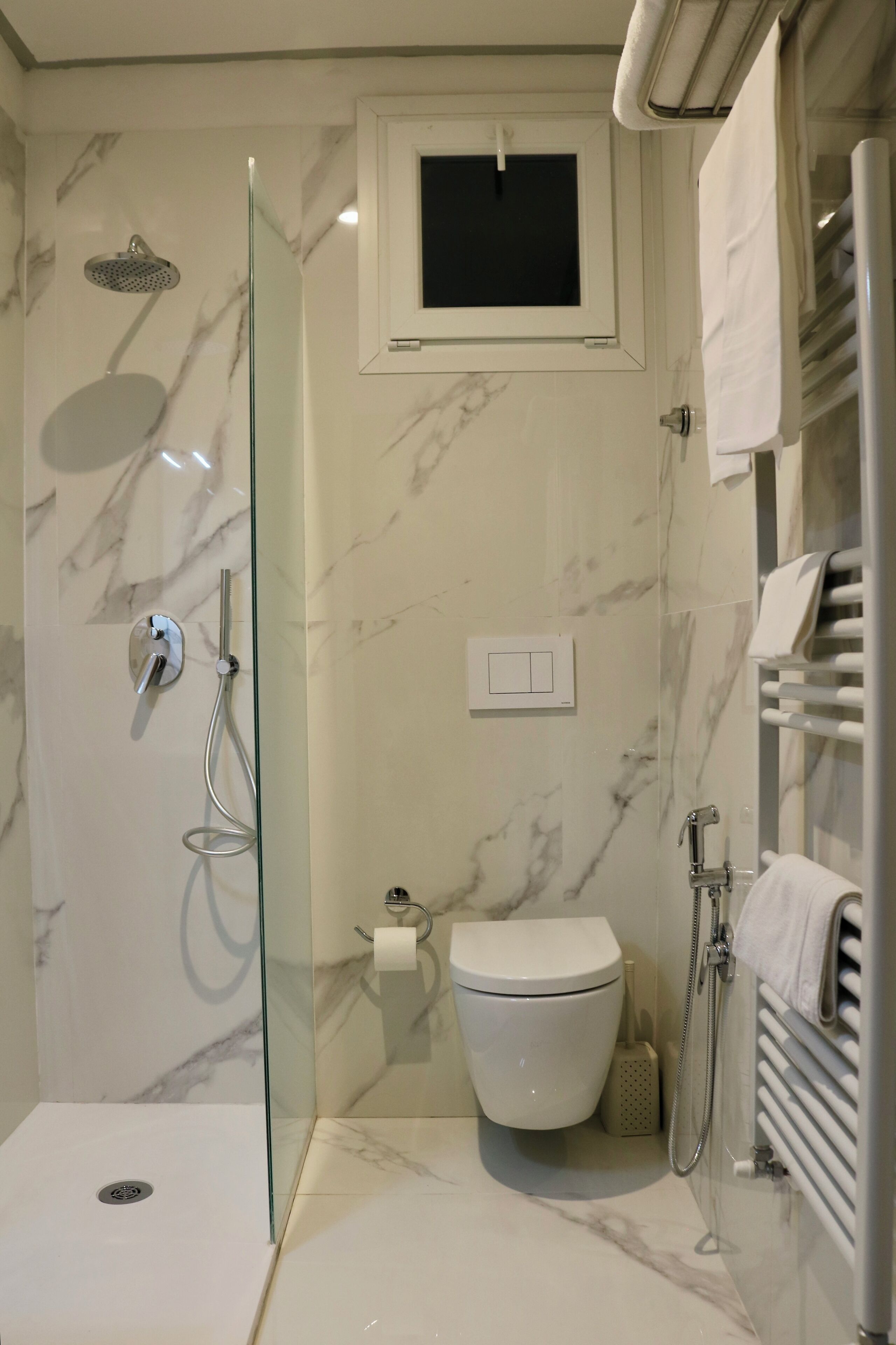 Asciugacapelli, bidet, asciugamani