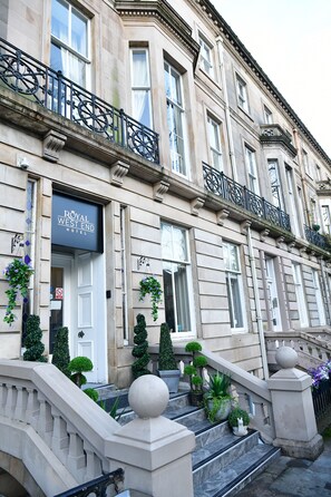 Fachada de la propiedad