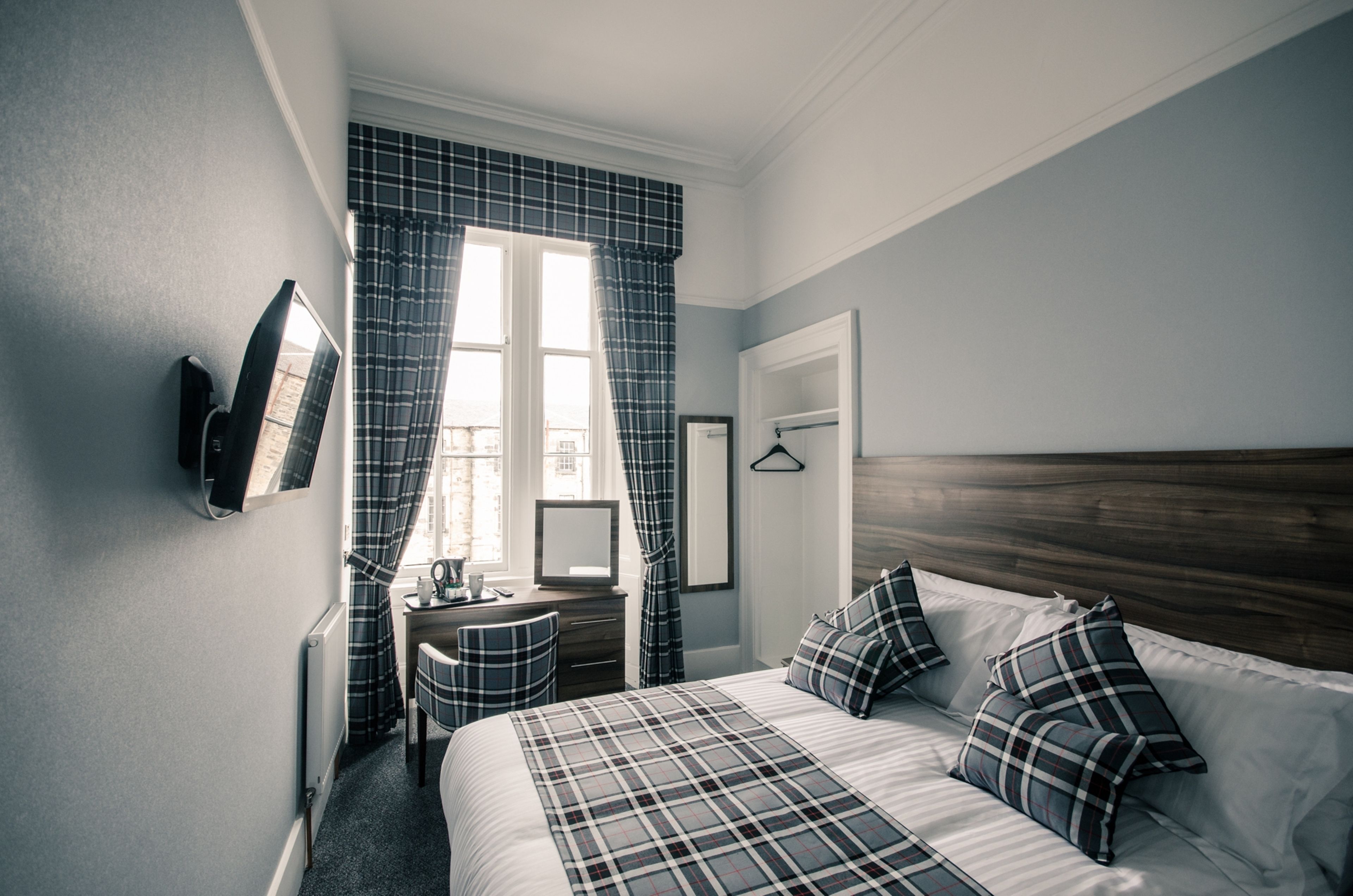 standard double room | desk, iron/ironing board, free wifi, bed sheets