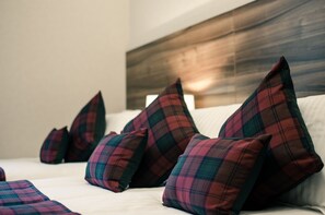 Desk, iron/ironing board, free cots/infant beds, free WiFi - Royal West End Hotel (Glasgow)