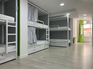 1 phòng ngủ, két bảo mật tại phòng, phòng cách âm 