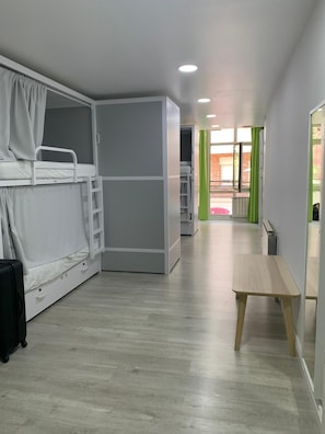 1 quarto, cofres nos quartos, quartos à prova de som