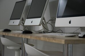 Business centre - Alberguinn Youth Hostel (Barcelona)