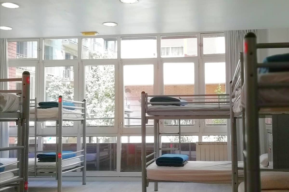 Slaapzaal, gemeenschappelijke badkamer (18 beds) | 1 slaapkamer, een kluis op de kamer, geluiddichte muren