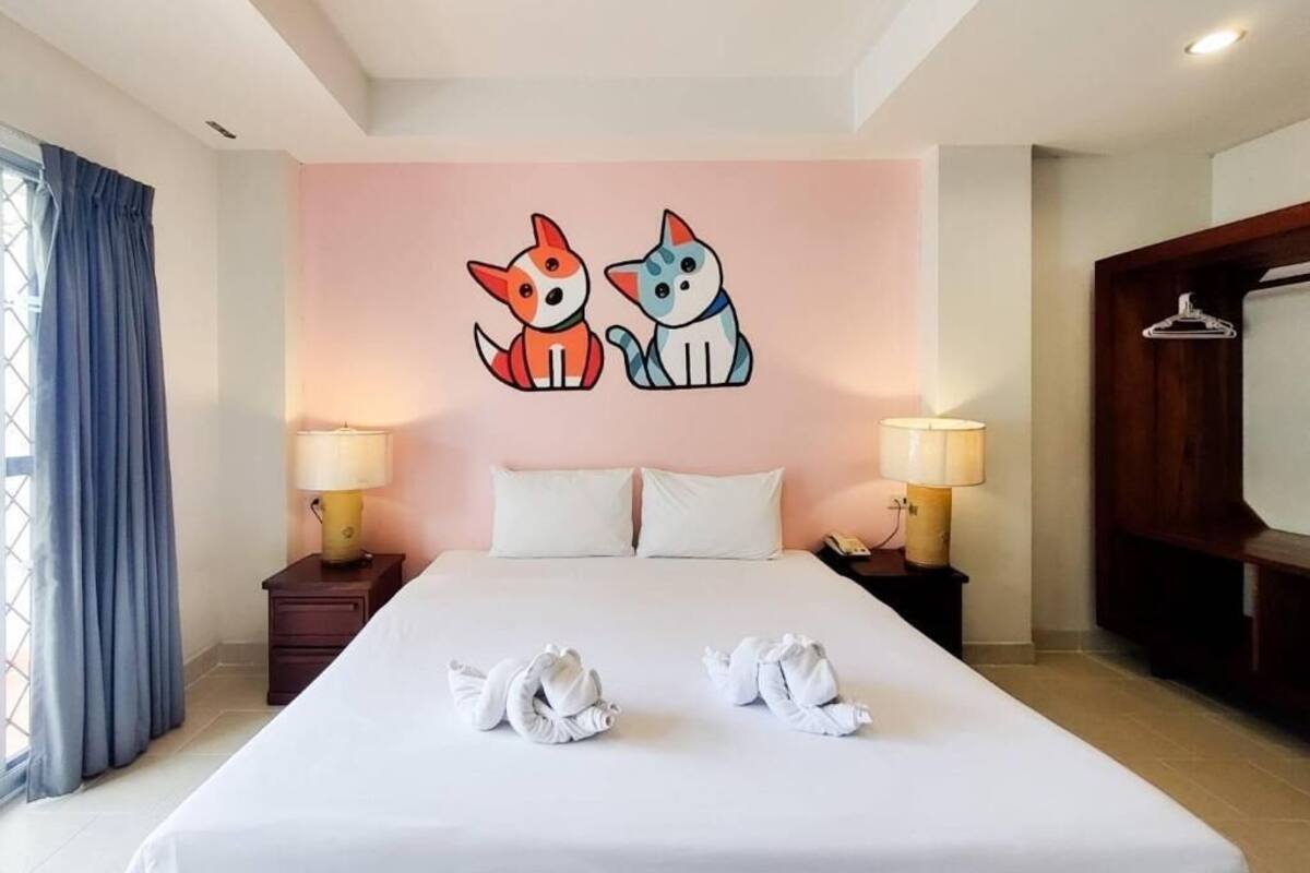 Minibar, in-room safe, individually decorated, individually furnished