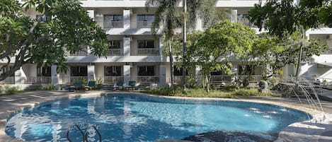 Outdoor pool, pool umbrellas