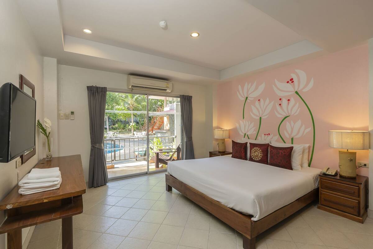 Minibar, in-room safe, individually decorated, individually furnished