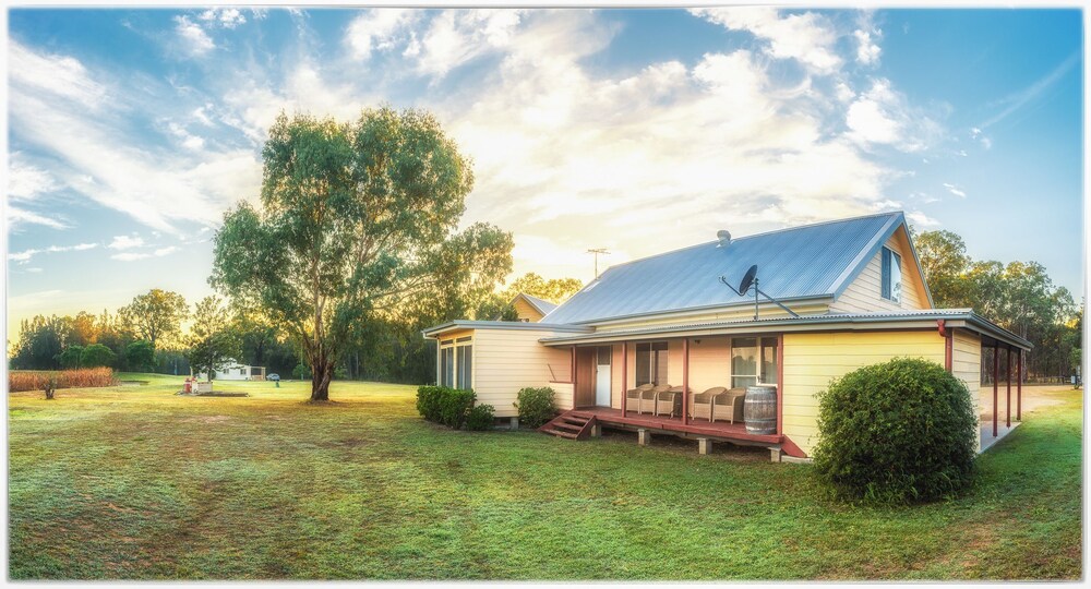 Madigan Wine Country Cottages image