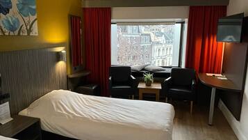 Einzelzimmer | Minibar, Zimmersafe, Schreibtisch, kostenlose Babybetten