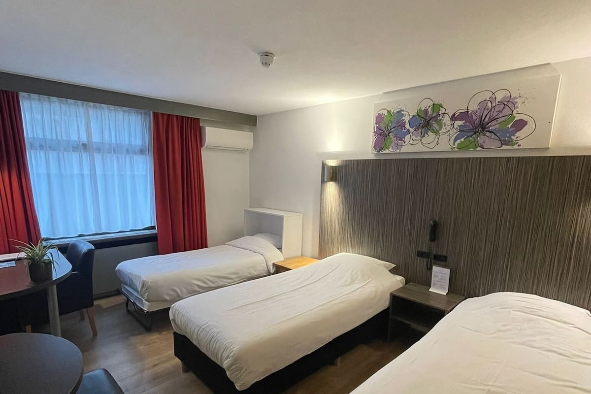 Triple Room | Minibar, in-room safe, desk, free cots/infant beds