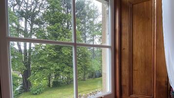 Classic Twin Room | Hypo-allergenic bedding, iron/ironing board, bed sheets