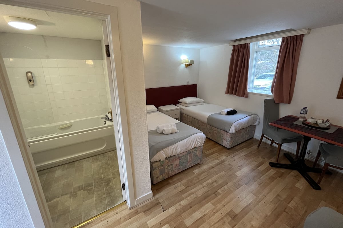 Standard-Zweibettzimmer | 1 Schlafzimmer, Allergikerbettwaren, Bügeleisen/Bügelbrett, Bettwäsche