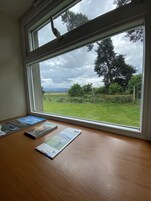 Quarto solteiro, banheiro compartilhado | Vista para o jardim