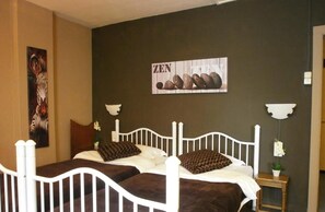 Egyptian cotton sheets, hypo-allergenic bedding, desk, soundproofing - Hotel Cobut (Onhaye)