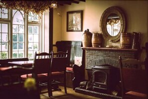 2 bars, gastro-pub