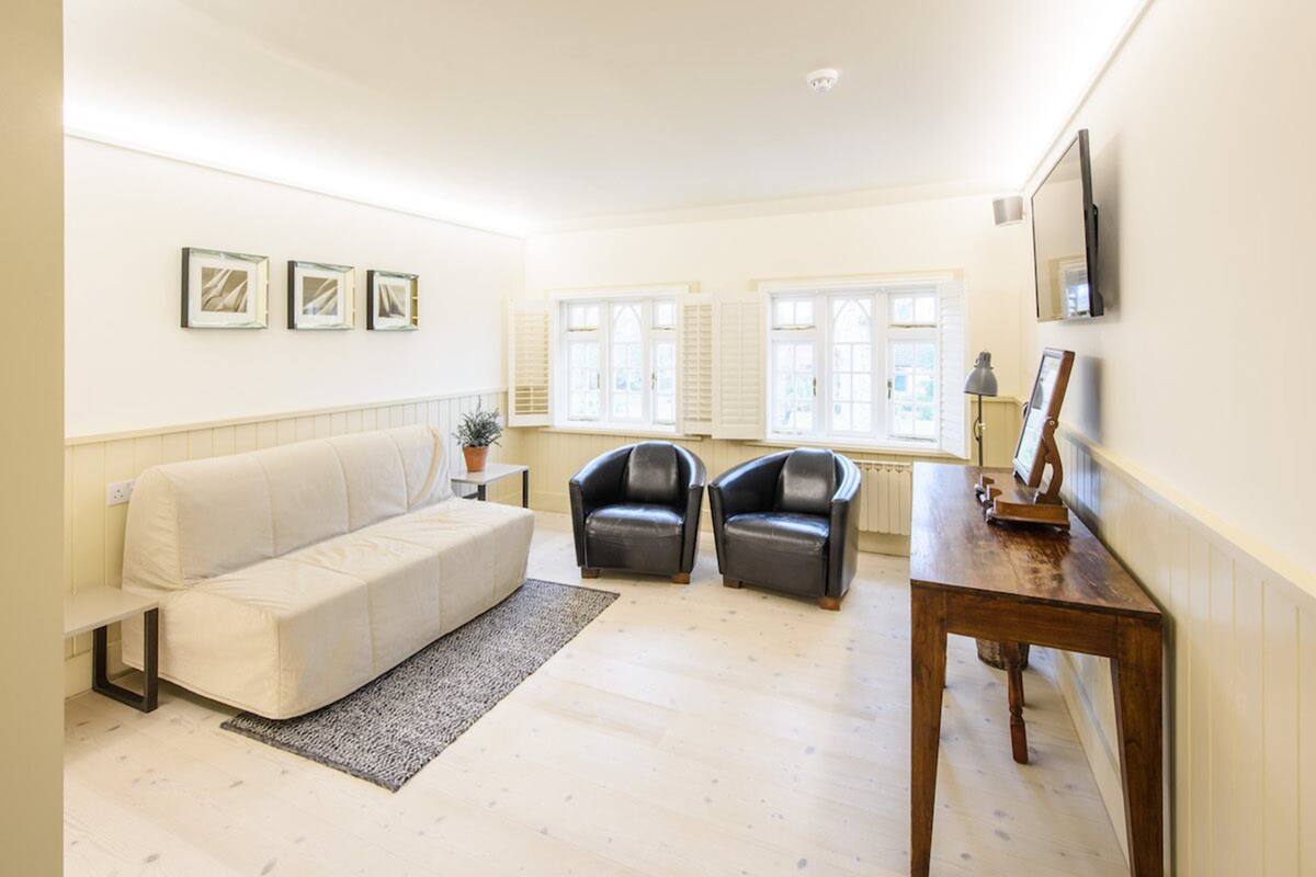 standard suite | 1 bedroom, desk, iron/ironing board, cots/infant beds