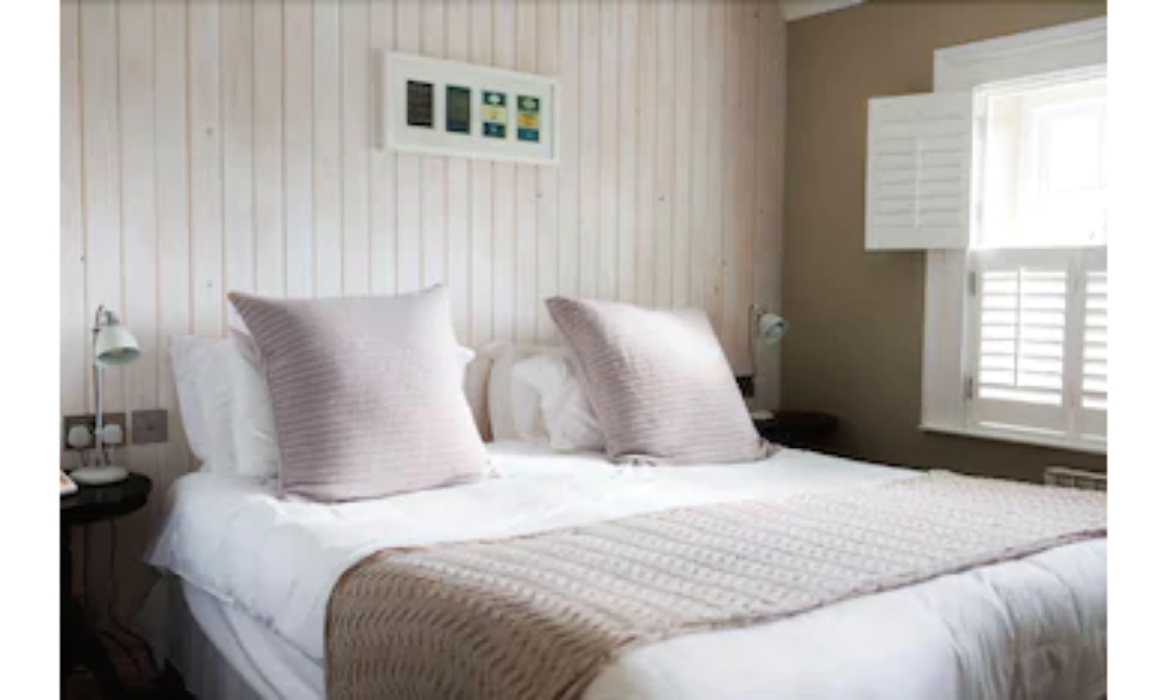 1 bedroom, desk, iron/ironing board, cots/infant beds