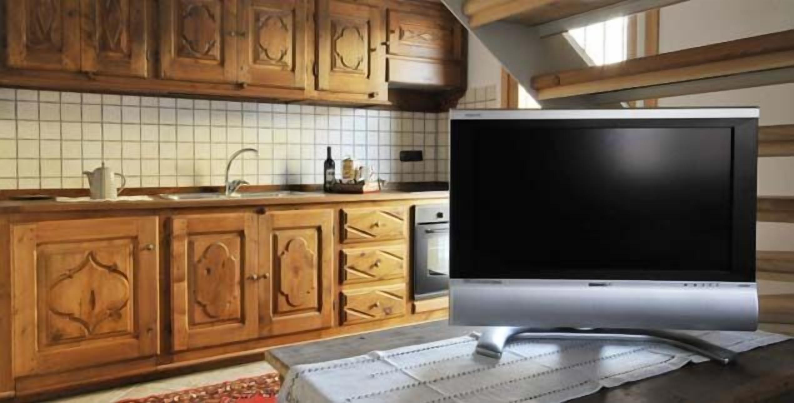 Kühlschrank, Herdplatte, Geschirrspüler, Wasserkocher