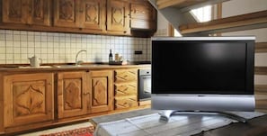 Tủ lạnh, bếp nấu, máy rửa bát, ấm điện 