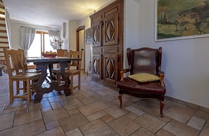 In-room safe, individually furnished, desk, cots/infant beds