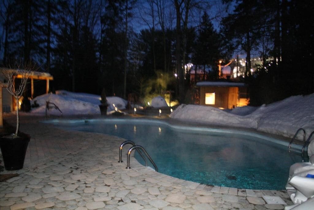 outdoor pool, a heated pool, open 8:00 am to 11:00 pm, pool loungers