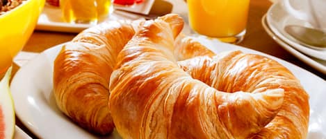 Petit déjeuner buffet servi tous les jours en supplément