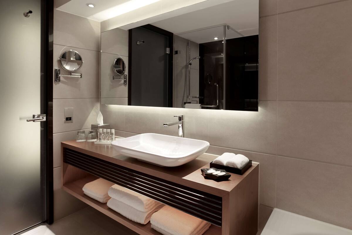 egyptian cotton sheets, premium bedding, memory-foam beds, minibar