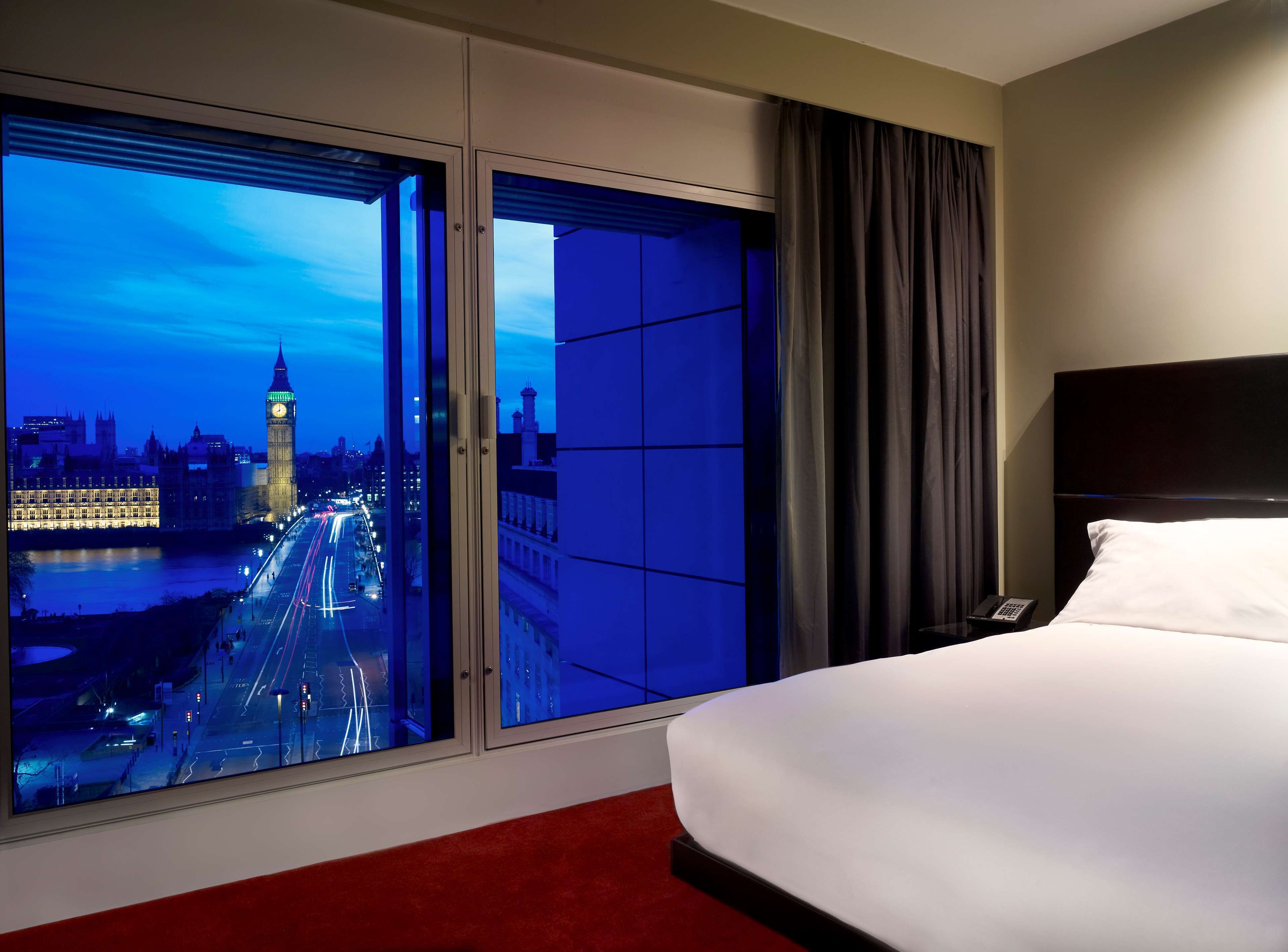 套房, 1 张特大床 (Big Ben View - 1 Bedroom) | 埃及棉床单、高档床上用品、记忆海绵床垫、迷你吧