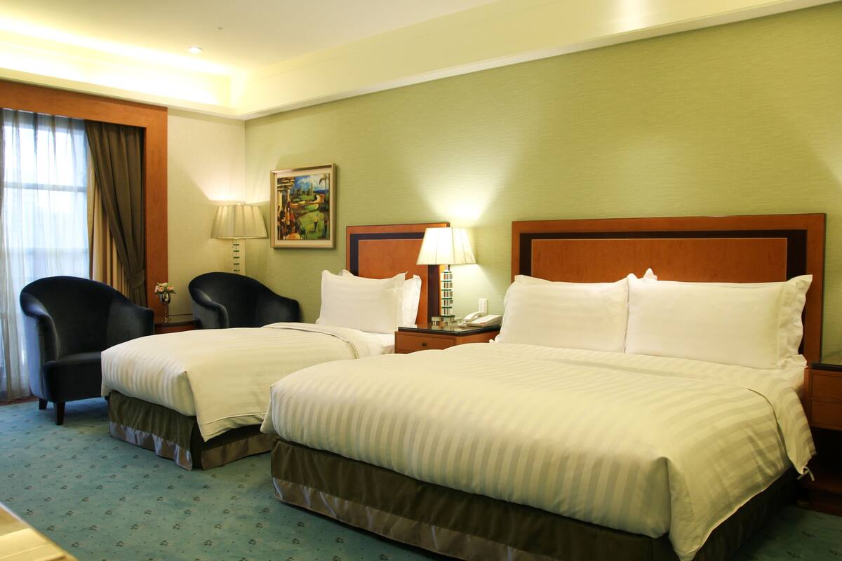 Hypo-allergenic bedding available, down comforters, in-room safe, desk