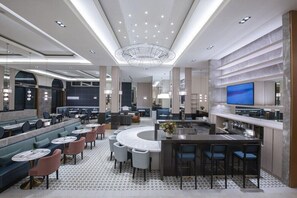 2 か所のレストラン、ランチ、ディナーに営業 (郷土料理と各国料理)