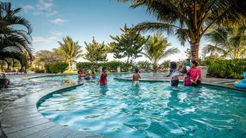 2 outdoor pools, sun loungers