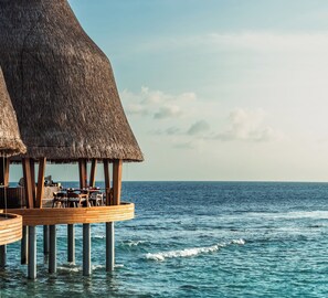 5 restaurants; breakfast, lunch and dinner served 