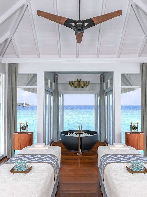 Couples treatment rooms, sauna, hot tub, steam room, body treatments