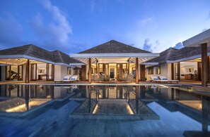 Two Bedroom Beach Pool Residence | 沙滩/海景