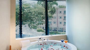 Habitación Premier | Baño | Regadera, regadera tipo lluvia, amenidades de baño de diseñador