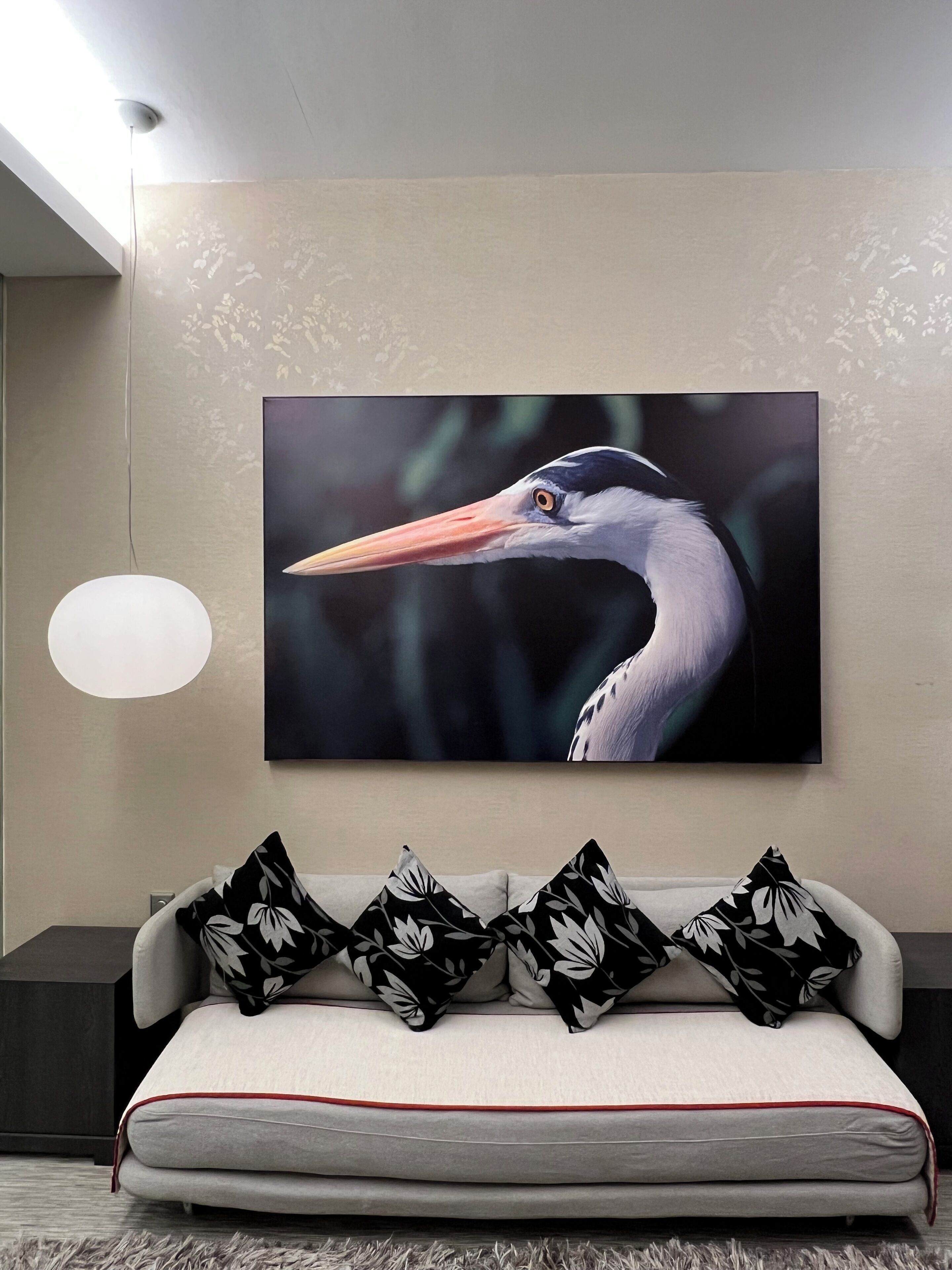 executive suite | living area | 37-inch lcd tv with cable channels, tv