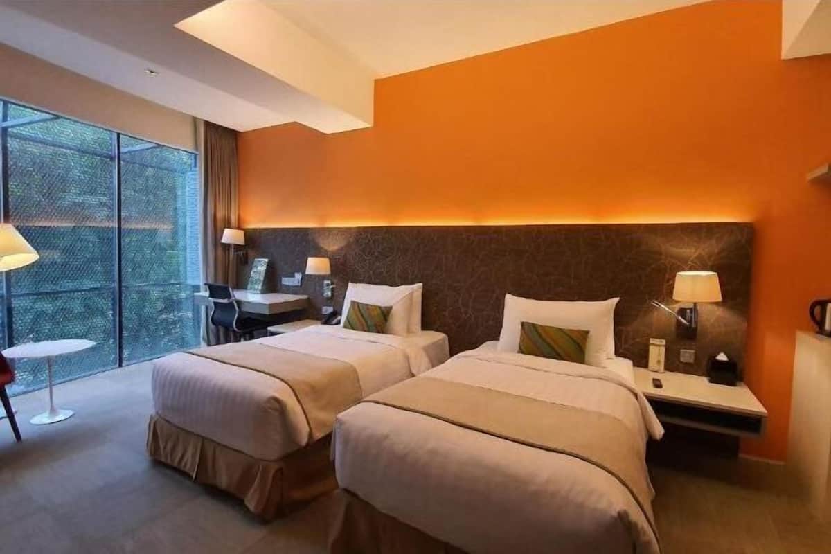1 bedroom, in-room safe, desk, blackout curtains