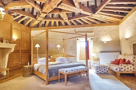 Suite (Castle) | Premium bedding, minibar, in-room safe, individually decorated. Hotel Golf Chateau de Chailly