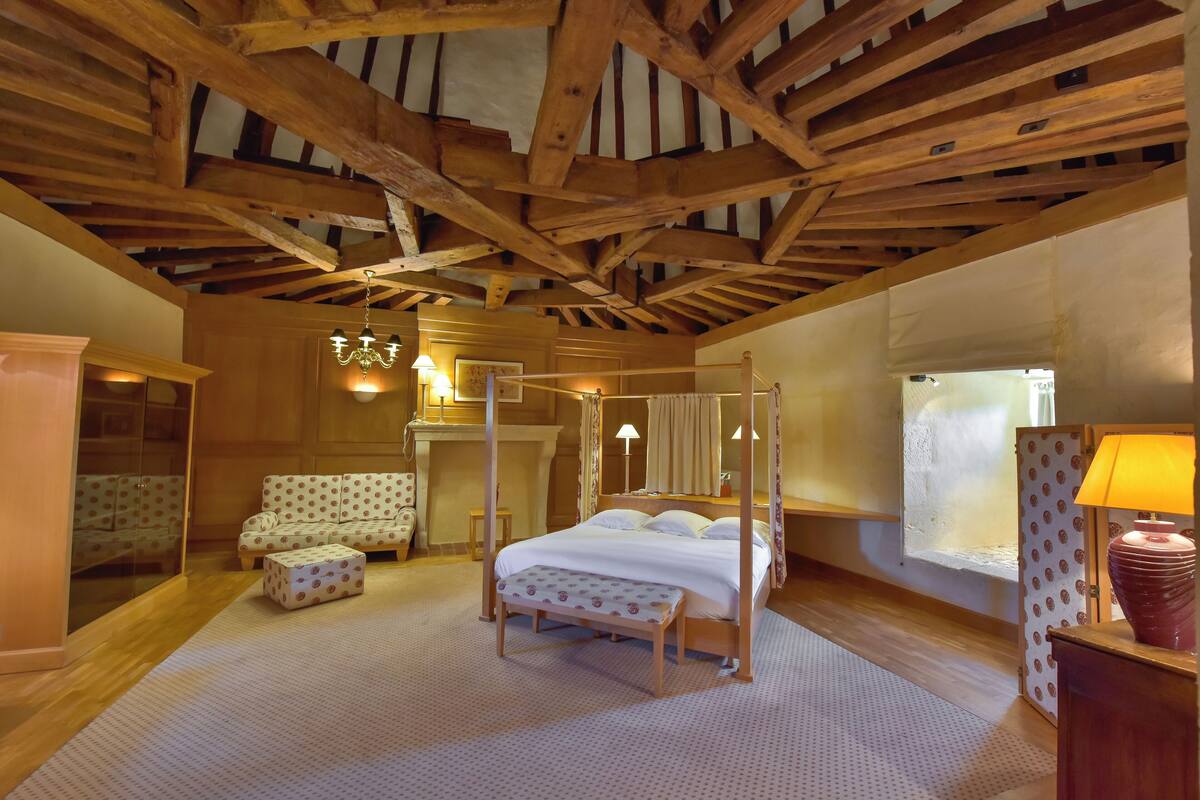 Suite (Castle) | Premium bedding, minibar, in-room safe, desk