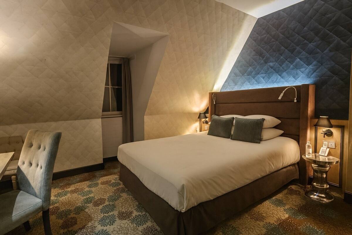 Classic Room | Premium bedding, minibar, in-room safe, desk