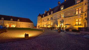 Façade de l’hébergement - soirée/nuit