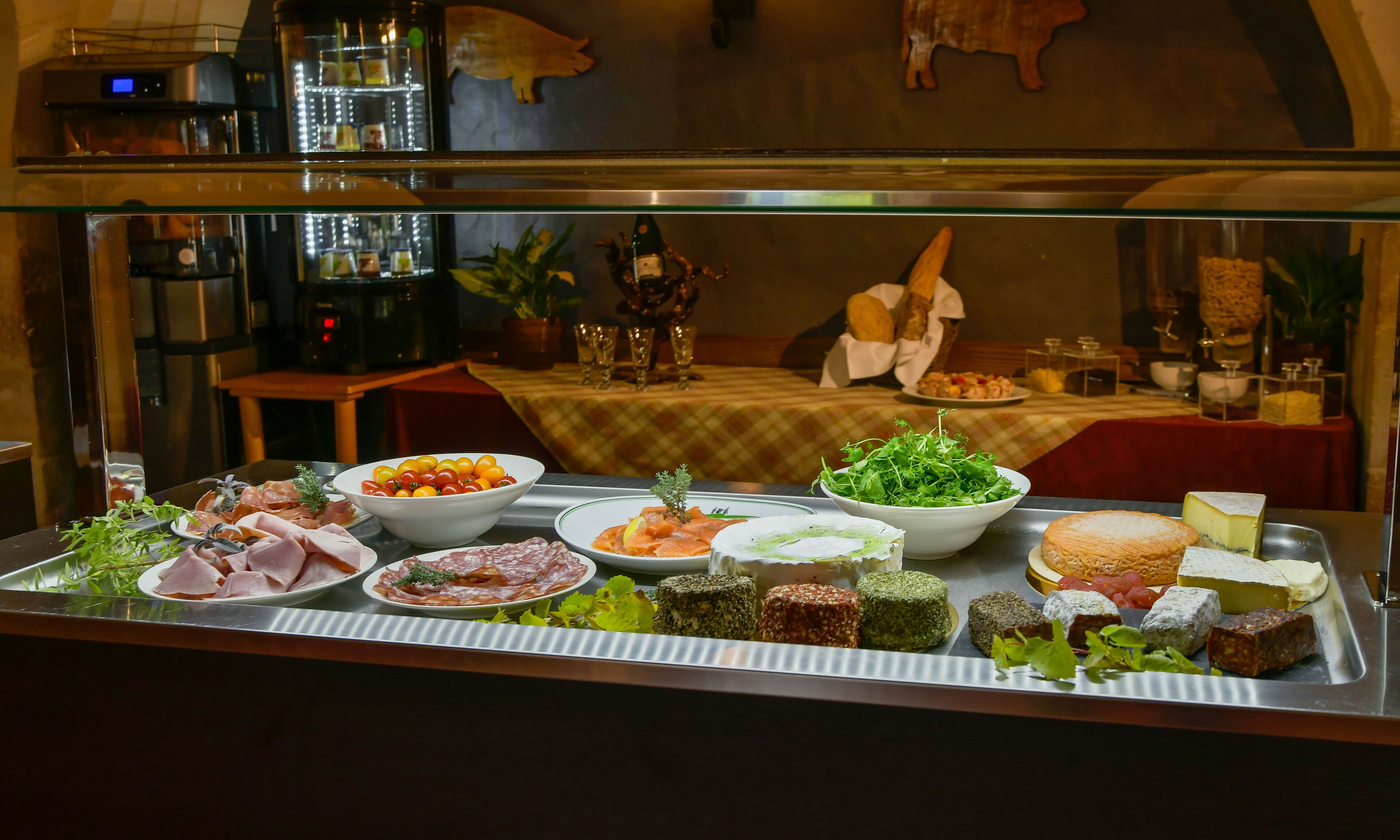 daily buffet breakfast (eur 25 per person)
