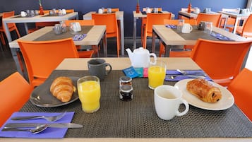 Dagelijks ontbijtbuffet (EUR 17 per persoon)