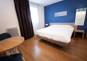 Double Bed Studio | In-room safe, desk, iron/ironing board, free cribs/infant beds